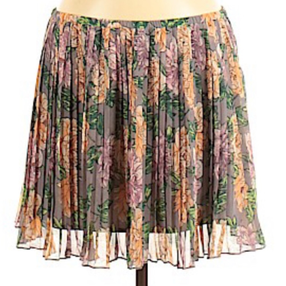 Fun frenchi pleated floral skirt Lg